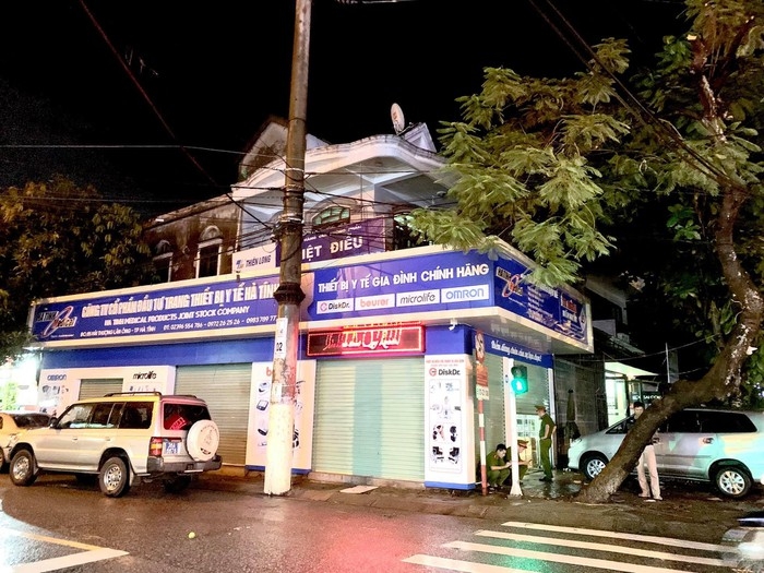 Khởi tố, bắt nữ giám đốc nâng khống giá thiết bị từ 2 tỷ lên 12 tỷ Khởi tố, bắt nữ giám đốc nâng khống giá thiết bị từ 2 tỷ lên 12 tỷ