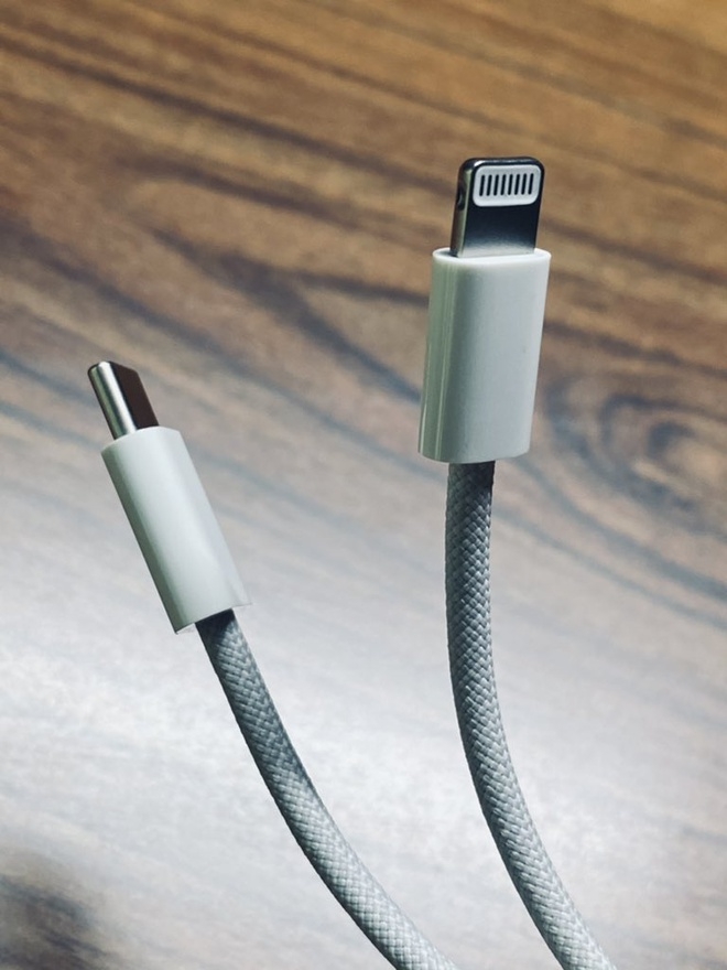 Cáp sạc của iPhone 12 sẽ khó dứt hơn Cáp sạc của iPhone 12 sẽ khó dứt hơn?