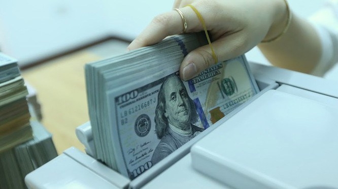 Tỷ giá ngoại tệ hôm nay (9/12): USD vẫn 'bất động', NDT loạn giá