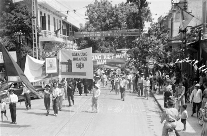 Nhìn lại hình ảnh ngày Giải phóng Thủ đô 10/10/1954