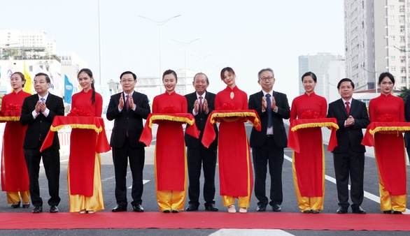 Chính thức thông xe đường trên cao Mai Dịch - Nam Thăng Long Chính thức thông xe đường trên cao Mai Dịch - Nam Thăng Long