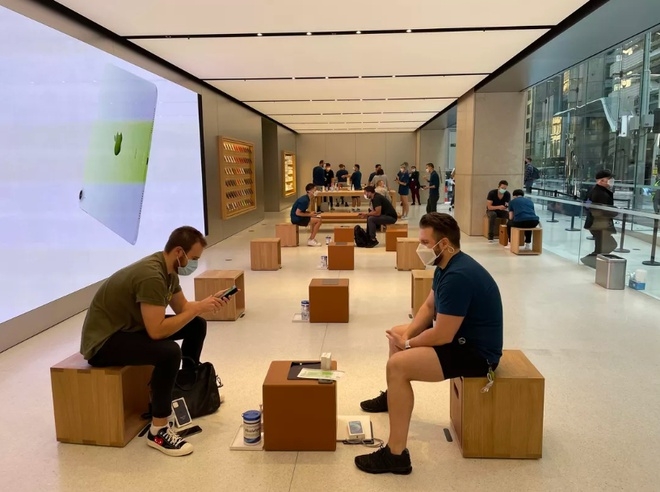 Apple mở bán iPhone 12 ngày đầu tiên không còn đông đúc như mọi năm iPhone 12 không còn được săn đón như mọi năm