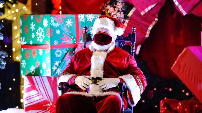 Ông già Noel 'siêu lây nhiễm' COVID-19 khiến 75 người mắc, 1 ca tử vong Ông già Noel 'siêu lây nhiễm' COVID-19 khiến 75 người mắc, 1 ca tử vong