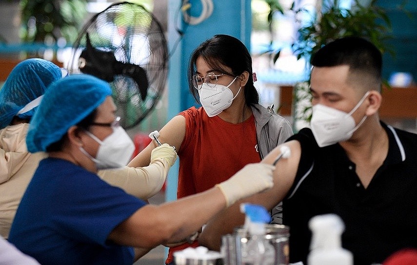The Covid-19 vaccination strategy is an outstanding result in Vietnam's epidemic prevention and control. Photo: Zing The Covid-19 vaccination strategy is an outstanding result in Vietnam's epidemic prevention and control. Photo: Zing