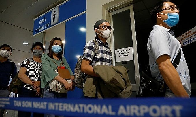 Passengers wait to be tested for the novel coronavirus at Tan Son Nhat Airport in HCMC, June 2021. Photo: VnExpress Passengers wait to be tested for the novel coronavirus at Tan Son Nhat Airport in HCMC, June 2021. Photo: VnExpress