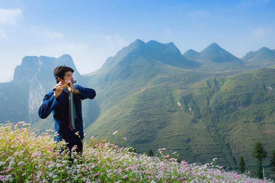 YouTubers in Highlands Introduce Vietnamese Culture to the World YouTubers in Highlands Introduce Vietnamese Culture to the World