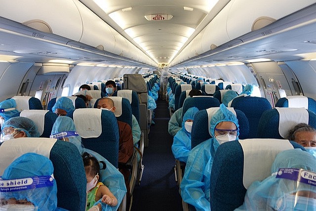 Vietnam Eases Entry Procedures for Foreigners and Overseas Vietnamese Vietnam Eases Entry Procedures for Foreigners and Overseas Vietnamese