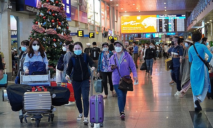 Passengers at Tan Son Nhat International Airport in HCMC on January 23, 2022. Photo: VnExpress Passengers at Tan Son Nhat International Airport in HCMC on January 23, 2022. Photo: VnExpress