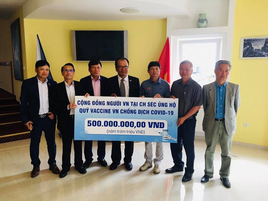 Vietnam in Hearts of Overseas Vietnamese in Czech Overseas Vietnamese Contribute to Covid Fight in Czech Republic