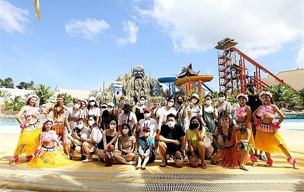 Tourists from the RoK holding the 'vaccine passport' travel to Phu Quoc. Photo: VNA