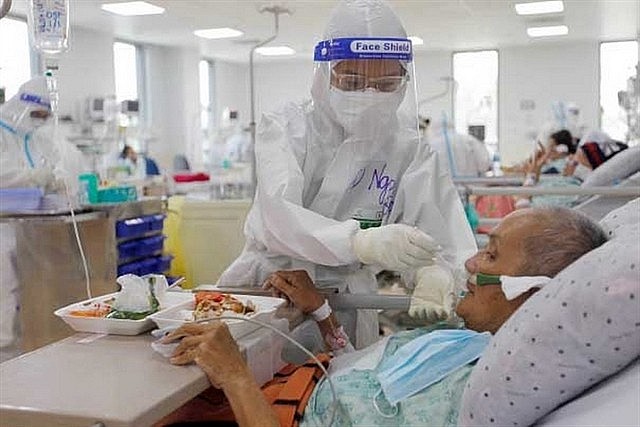 A critically ill COVID-19 patient is being treated in a hospital in HCM City. — VNA/VNS Photo A critically ill COVID-19 patient is being treated in a hospital in HCM City. — VNA/VNS Photo