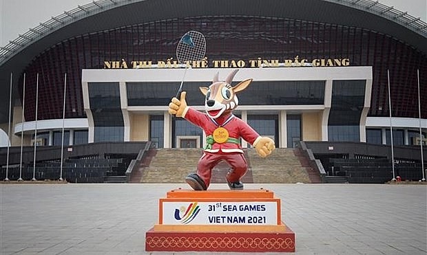 Saola - The mascot of SEA Games 31 in front of Bac Giang province's sports gymnasium. Photo: VNA Saola - The mascot of SEA Games 31 in front of Bac Giang province's sports gymnasium. Photo: VNA