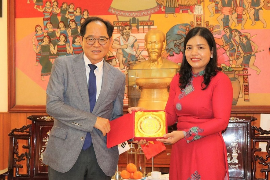 Enhancing Cooperation between Kon Tum Province and Korean Partners Enhancing Cooperation between Kon Tum Province and Korean Partners
