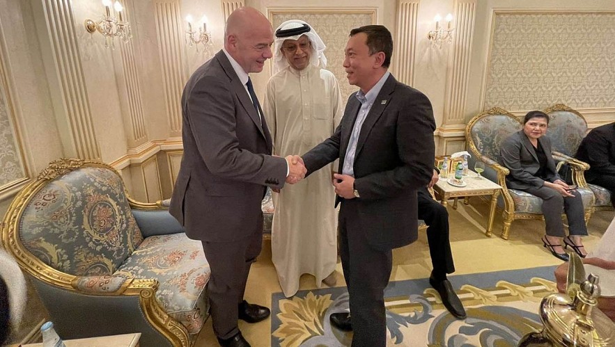 VFF's acting President Tran Quoc Tuan meets with FIFA and AFC leaders. Photo: NDO VFF's acting President Tran Quoc Tuan meets with FIFA and AFC leaders. Photo: NDO
