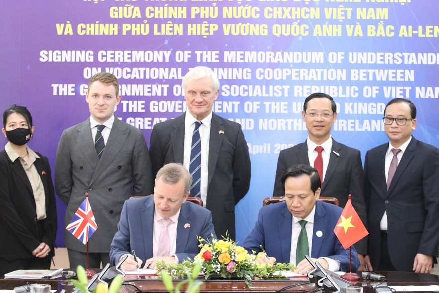Vietnam Cooperates in Vocational Education with United Kingdom of Great Britain and Northern Ireland Vietnam Cooperates in Vocational Training with United Kingdom