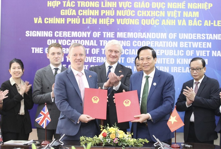 Vietnam Cooperates in Vocational Education with United Kingdom of Great Britain and Northern Ireland Vietnam Cooperates in Vocational Training with United Kingdom