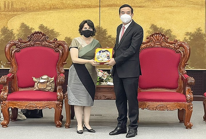 Strengthening Cooperation Between Da Nang and Spanish Localities Strengthening Cooperation Between Da Nang and Spanish Localities