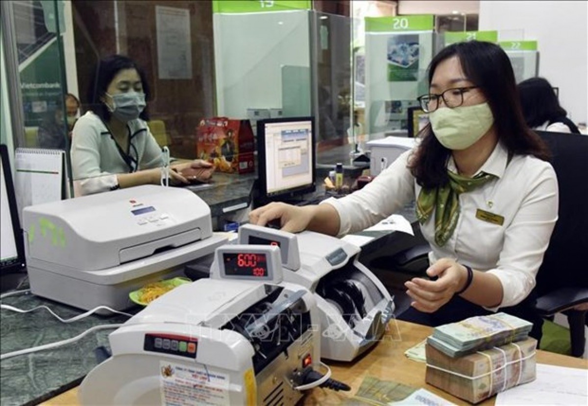 At a transaction branch of Vietcombank. Photo: VOV At a transaction branch of Vietcombank. Photo: VOV