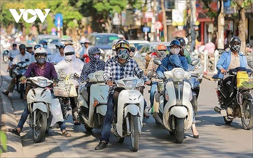 Hanoians will suffer the first heat wave on April 22. Photo: VOV Hanoians will suffer the first heat wave on April 22. Photo: VOV