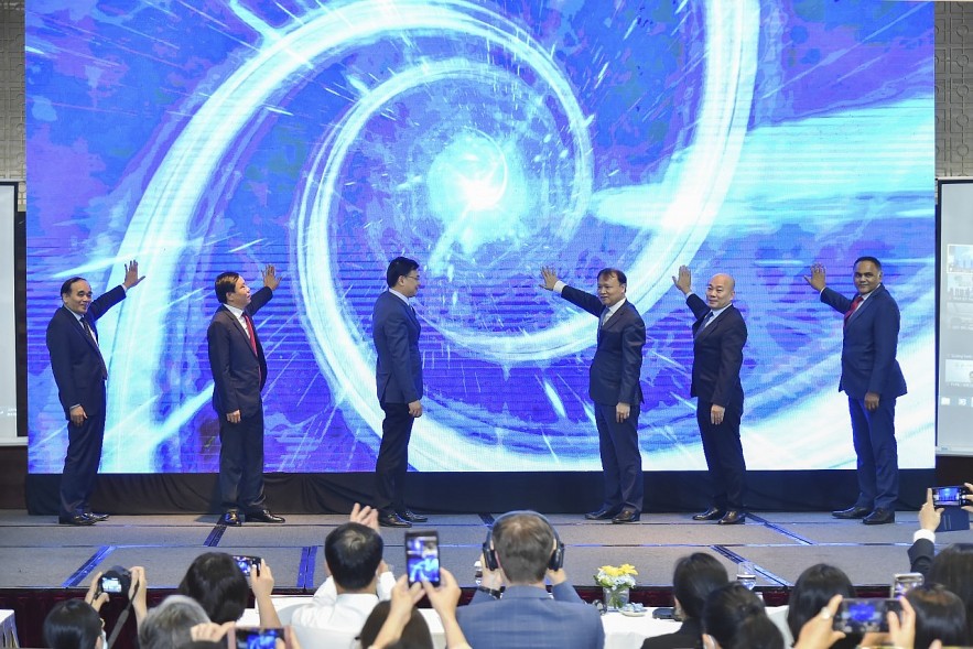 Overseas Vietnamese - Ambassadors Introducing Vietnamese Brands to the World Overseas Vietnamese, Ambassadors Introducing Vietnamese Brands to the World