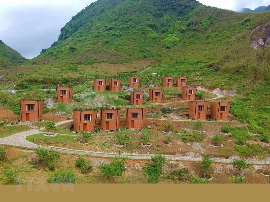 Resort’ sling-shaped houses of H'mong ethnic group set Vietnamese record, with video Resort’ sling-shaped houses of H'mong ethnic group set Vietnamese record, with video