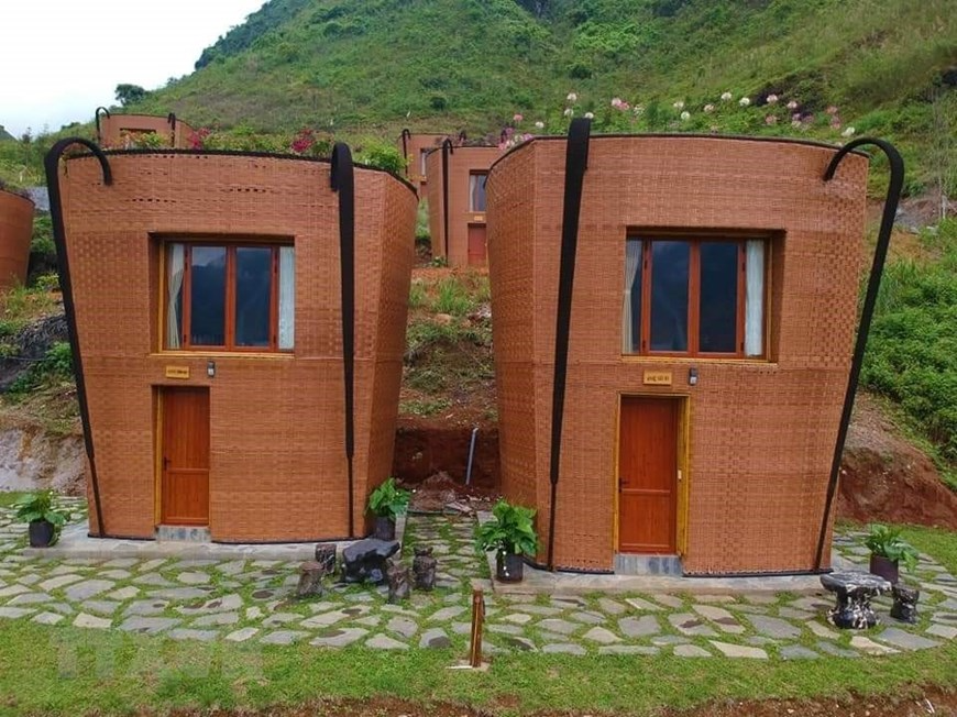 Resort’ sling-shaped houses of H'mong ethnic group set Vietnamese record, with video Resort’ sling-shaped houses of H'mong ethnic group set Vietnamese record, with video