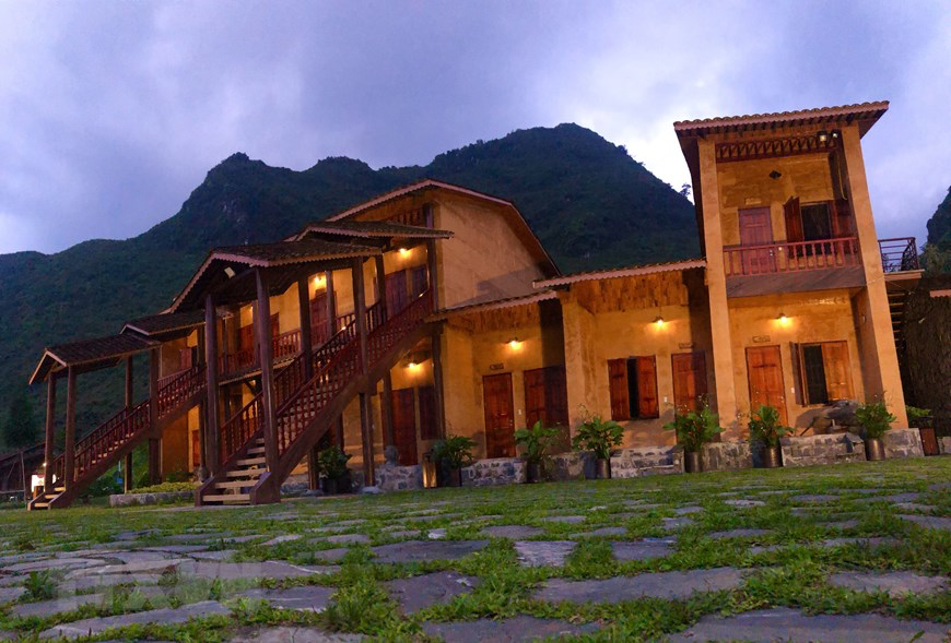 Resort’ sling-shaped houses of H'mong ethnic group set Vietnamese record, with video Resort’ sling-shaped houses of H'mong ethnic group set Vietnamese record, with video