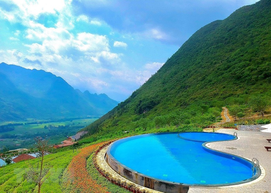Resort’ sling-shaped houses of H'mong ethnic group set Vietnamese record, with video Resort’ sling-shaped houses of H'mong ethnic group set Vietnamese record, with video