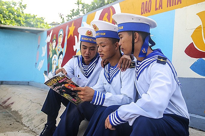 Reading Culture in Truong Sa (Spratly) Reading Culture in Truong Sa (Spratly)
