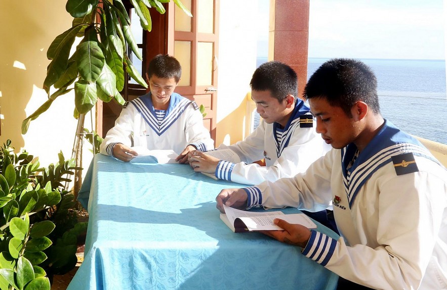Reading Culture in Truong Sa (Spratly) Reading Culture in Truong Sa (Spratly)