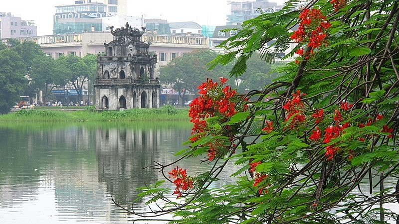 Hoan Kiem Lake. Photo: tapchitaichinh.vn Hoan Kiem Lake. Photo: tapchitaichinh.vn