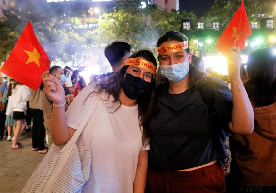 Expats in HCMC Impressed by Love of Football of Vietnamese Fans Expats in HCMC Impressed by Patriotic Vietnamese Fans