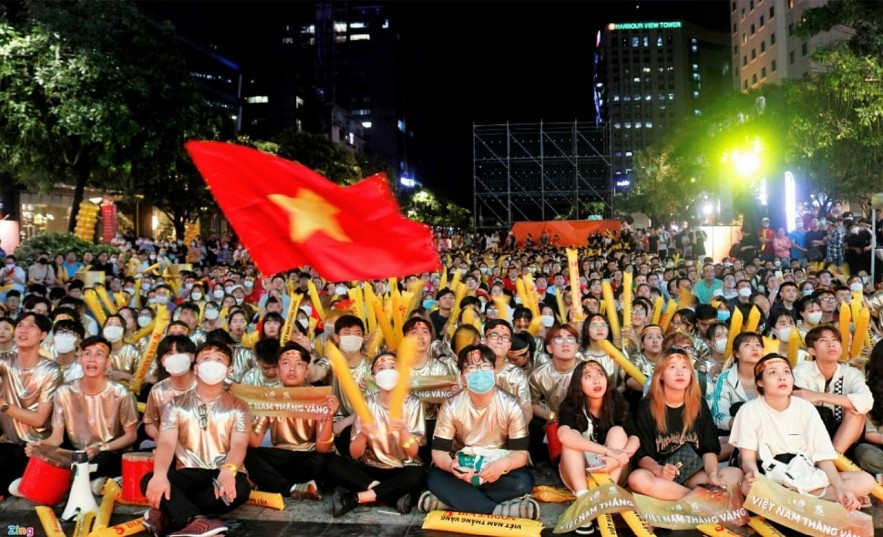 Expats in HCMC Impressed by Patriotic Vietnamese Fans Expats in HCMC Impressed by Patriotic Vietnamese Fans