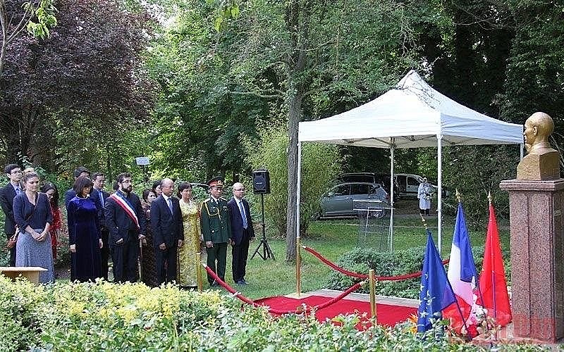 A ceremony held in Montreuil City to celebrate the President Ho Chi Minh's 132nd birthday. Photo: NDO A ceremony held in Montreuil City to celebrate the President Ho Chi Minh's 132nd birthday. Photo: NDO