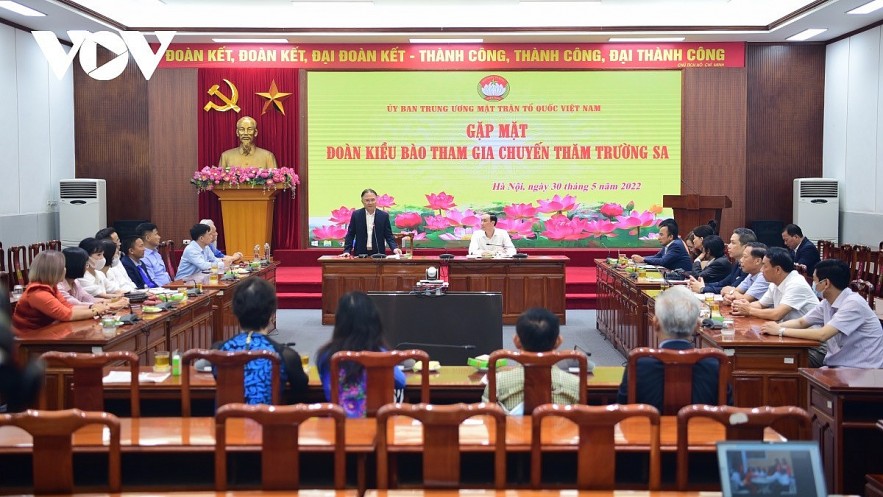 Overseas Vietnamese and Love for Truong Sa (Spratly) Overseas Vietnamese Show Love for Truong Sa (Spratly)