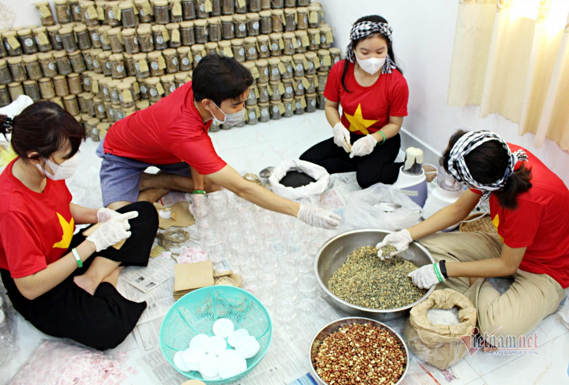 Crafty Vietnamese make products for the Covid age - video Crafty Vietnamese make products for the Covid age - video