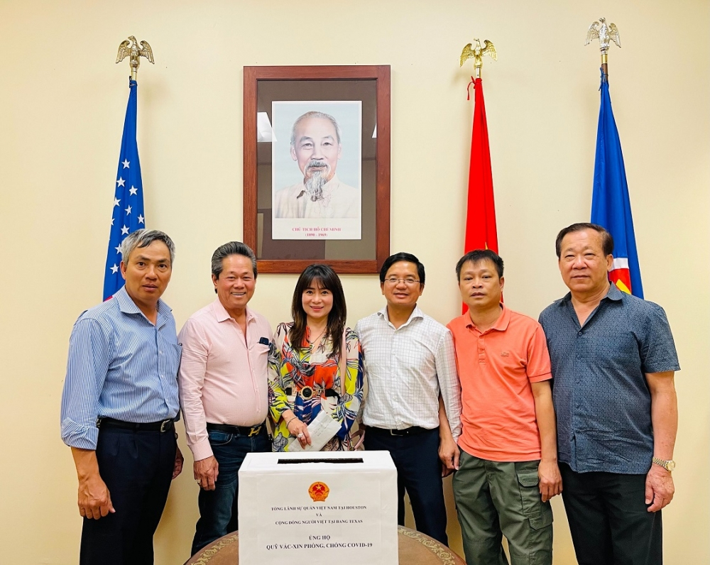 Overseas Vietnamese in Canada and Texas donate to Covid-19 vaccine fund Overseas Vietnamese in Canada and Texas donate to Covid-19 vaccine fund