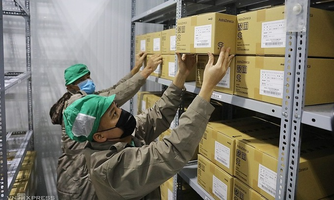 Batches of the AstraZeneca Covid-19 vaccine are transported from Hanoi to a storage facility of the Pasteur Institute in HCMC, June 17, 2021. Photo by VnExpress/Quynh Tran. Batches of the AstraZeneca Covid-19 vaccine are transported from Hanoi to a storage facility of the Pasteur Institute in HCMC, June 17, 2021. Photo by VnExpress/Quynh Tran.