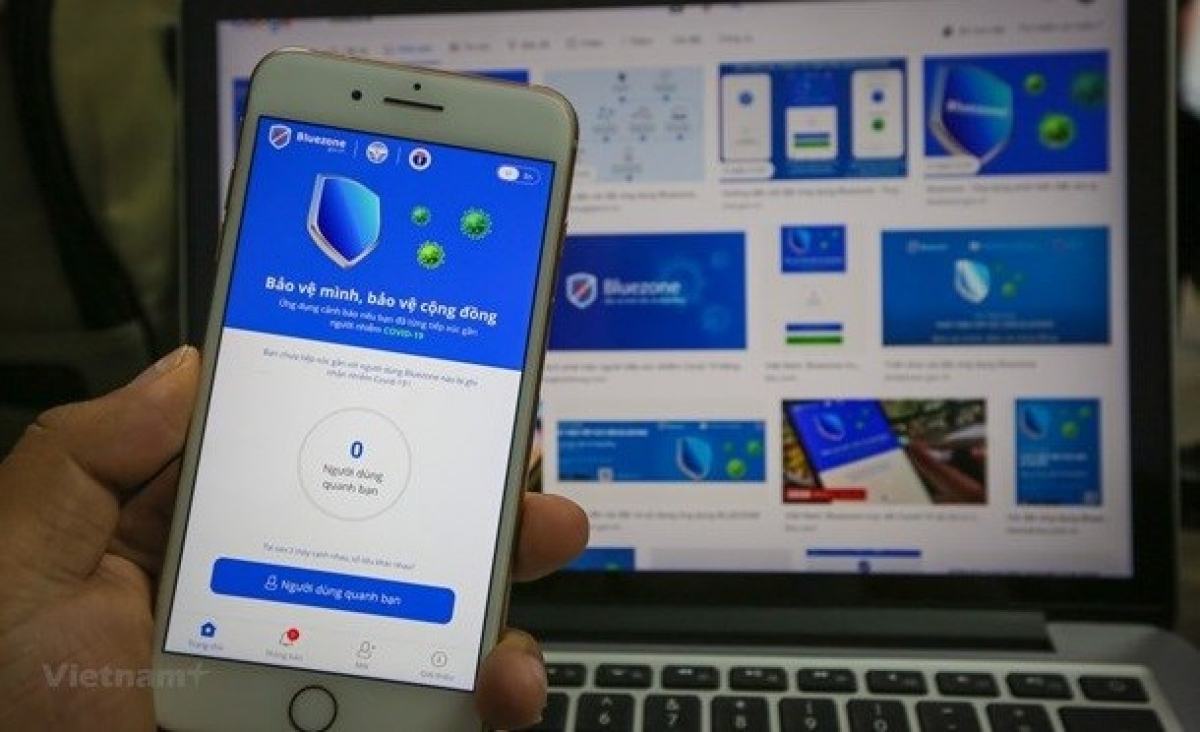The mobile app Bluezone has proved effective in COVID-19 contact tracing. Photo: VNP The mobile app Bluezone has proved effective in COVID-19 contact tracing. Photo: VNP