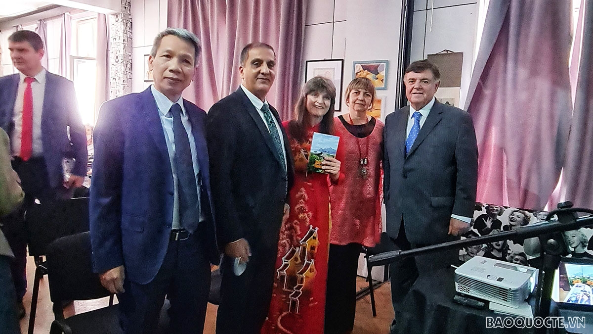 Bulgarian journalist writes Bulgarian journalist writes 'Vietnam Miracle' book