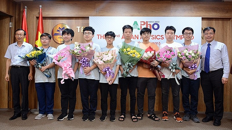The Vietnamese team participating in the 2022 Asian Physics Olympiad. Photo: NDO The Vietnamese team participating in the 2022 Asian Physics Olympiad. Photo: NDO