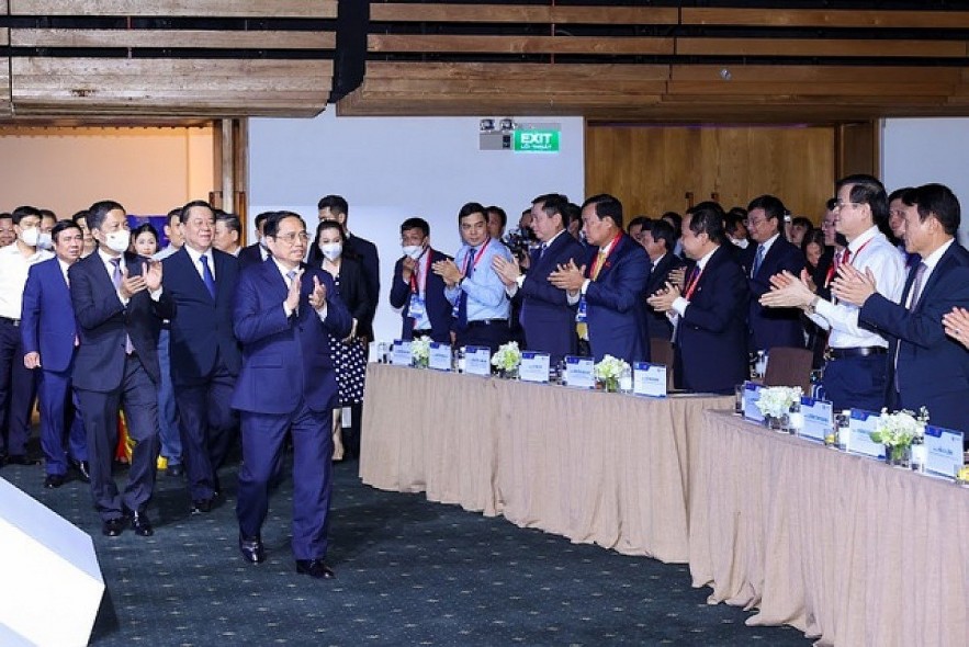 Delegates welcomes Prime Minister Pham Minh Chinh at the forum. Photo: VGP Delegates welcomes Prime Minister Pham Minh Chinh at the forum. Photo: VGP
