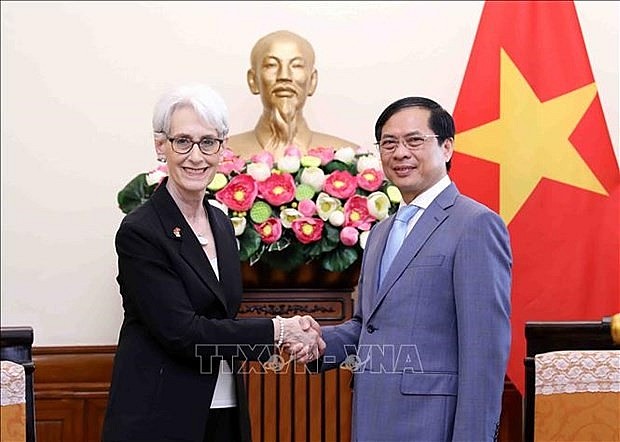 Vietnamese Minister of Foreign Affairs Bui Thanh Son (right) and US Deputy Secretary of State Wendy Sherman. Photo: VNA Vietnamese Minister of Foreign Affairs Bui Thanh Son (right) and US Deputy Secretary of State Wendy Sherman. Photo: VNA