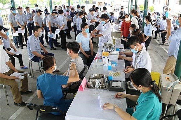 People get vaccinated against Covid-19. Photo: VNA People get vaccinated against Covid-19. Photo: VNA