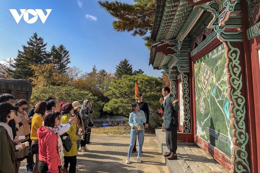 Vietnamese tourists visit the RoK before the Covid-19 outbreak. Photo: VOV Vietnamese tourists visit the RoK before the Covid-19 outbreak. Photo: VOV