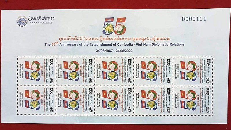 The first design features the national flowers and national flags of Vietnam and Cambodia. The first design features the national flowers and national flags of Vietnam and Cambodia.