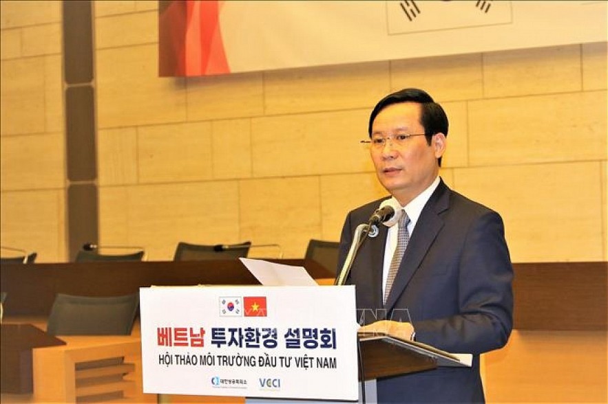 Pham Tan Cong, chairman of the Vietnam Chamber of Industry and Trade addresses the event. Photo: VNA Pham Tan Cong, chairman of the Vietnam Chamber of Industry and Trade addresses the event. Photo: VNA