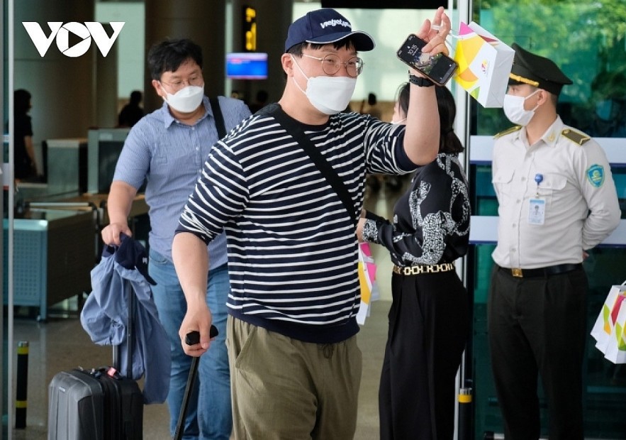 Da Nang welcomes Korean passengers on Korean Air flight at Da Nang International Airport. Photo: VOV Da Nang welcomes Korean passengers on Korean Air flight at Da Nang International Airport. Photo: VOV