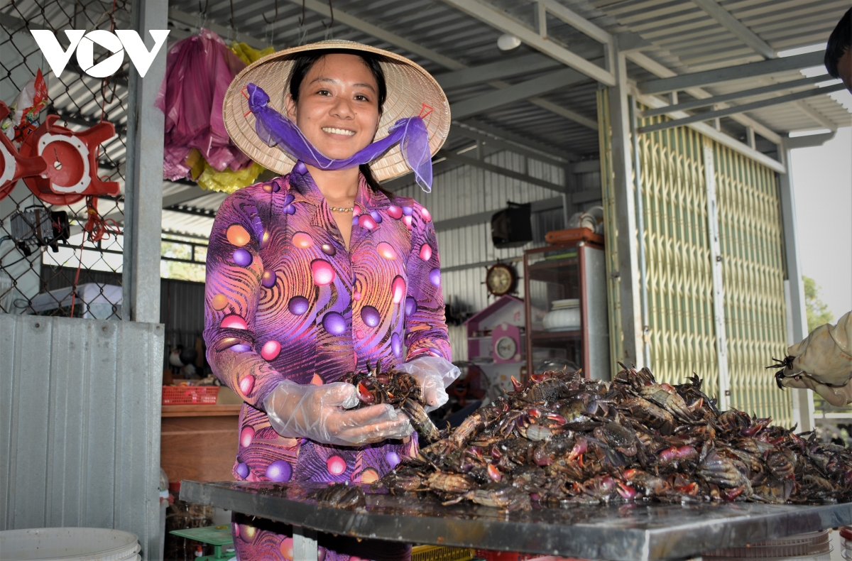 Making Salted Ba Khia: a Ca Mau Tradition - Video Making Salted Ba Khia: a Ca Mau Tradition - Video