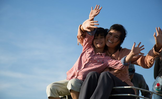 A screen in the movie Vietnam News Today (August 3): Vietnam to Receive Nearly 50 Million Doses of Pfizer Vaccine by Year-end